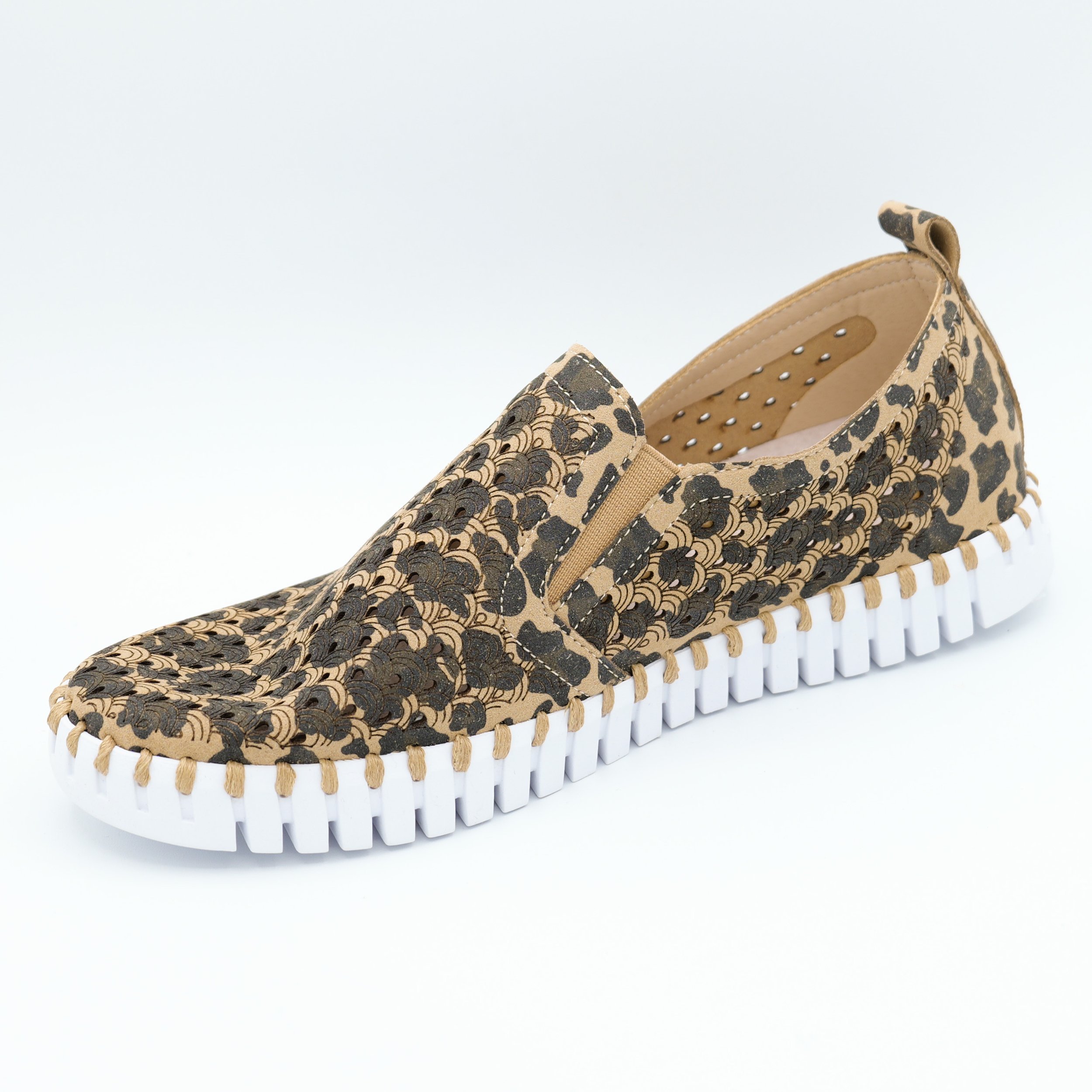 The tulip 3972 sneaker by Ilse Jacobsen in leopard print vegan leather
