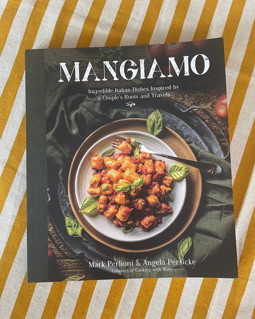 FERRAGOSTO GIVEAWAY! La Dolce Vigna has one copy of the Mangiamo cookbook by Mark Perlioni &amp; Angela Persocke @cooking_with_wine to celebrate the Italian holiday of Ferragosto&mdash;a day of rest and celebration of the harvest!​​​​​​​​
​​​​​​​​
🍷