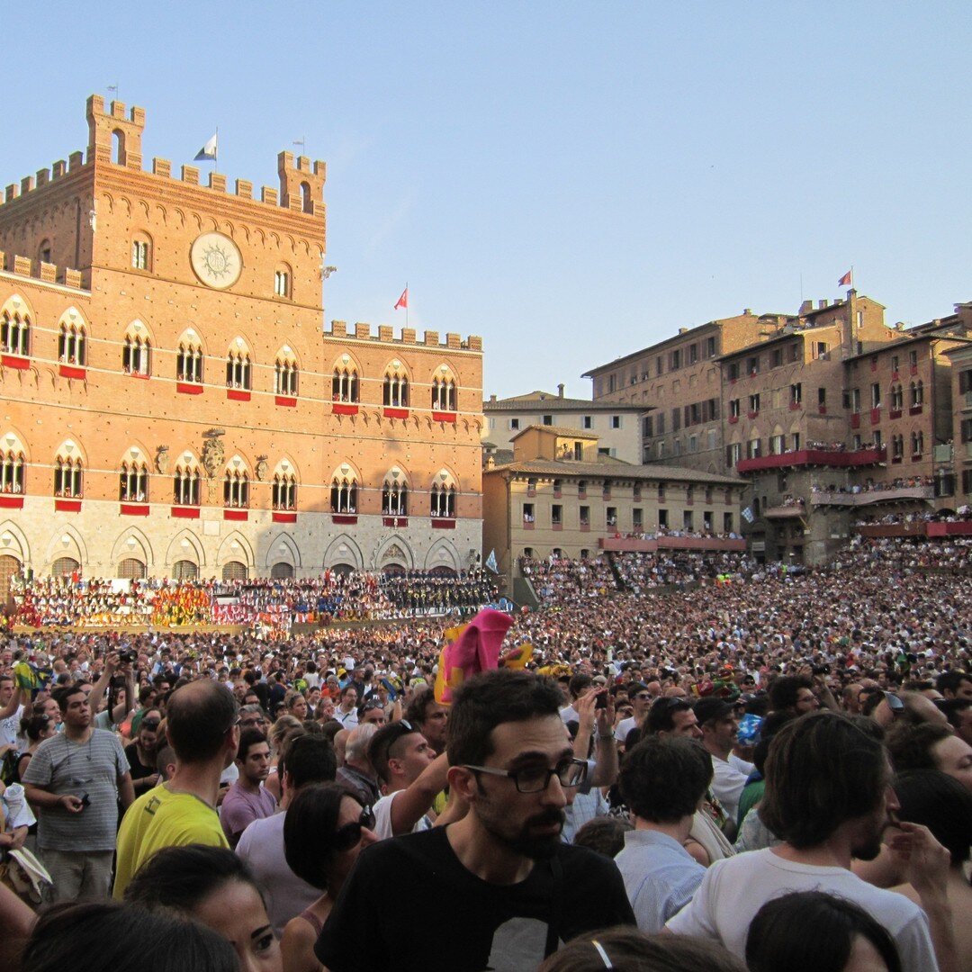 Today is the second race (and last of the year) of Siena&rsquo;s famous Palio! ​​​​​​​​
​​​​​​​​
🐎🐎🐎🐎🐎🐎🐎🐎🐎🐎​​​​​​​​
​​​​​​​​
Horses in chapels? Fierce Rivalries? Bareback? Snails and Giraffes?!?!! Everything you need to know about this cent