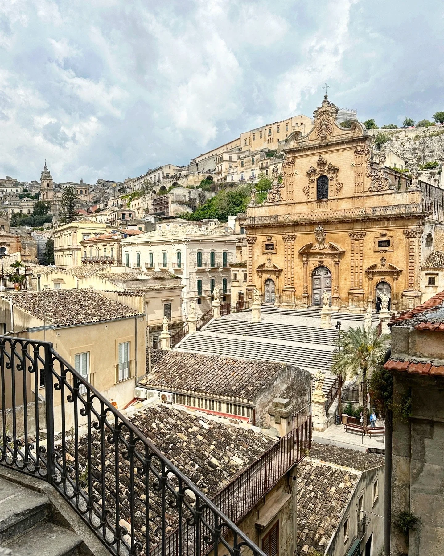 Modica, Sicily 😍
Not only is Modica a gorgeous Baroque city nestled in a canyon, but it also is famous for CHOCOLATE!!! 🍫
And not just any chocolate, but a pre-industrial method that retains the beautiful nuances a cocoa bean can produce. 
Choco