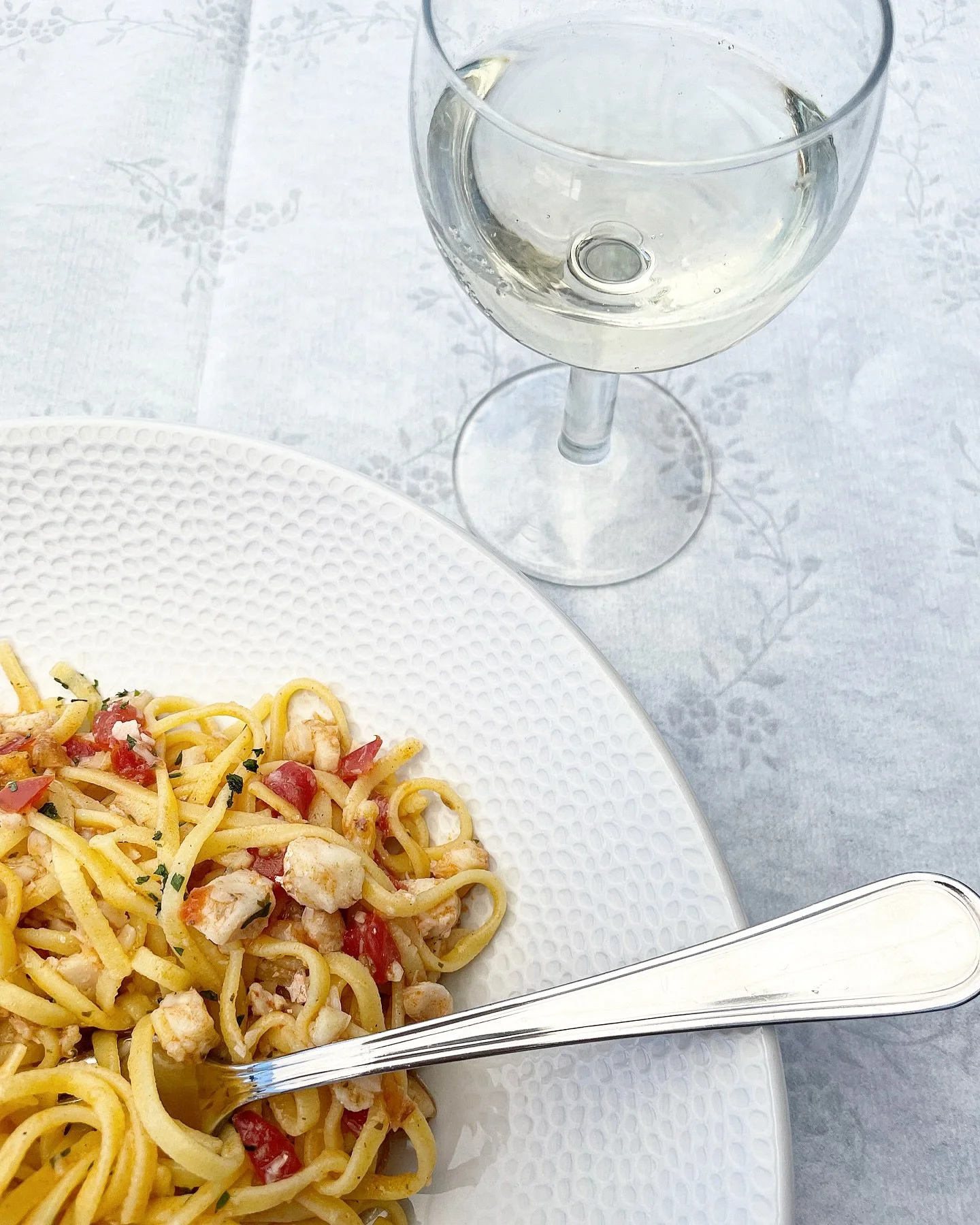 Sunday lunch (summer edition) 😍 #pranzodelladomenica
#estate #domenica #saporedisale #saporedimare #eatitaly #italianfoodlover #italianfoodlovers #italianfood #cucinaitaliana #italiancuisine #buonappetito #italyfood #deliciousitaly #italianfoodie