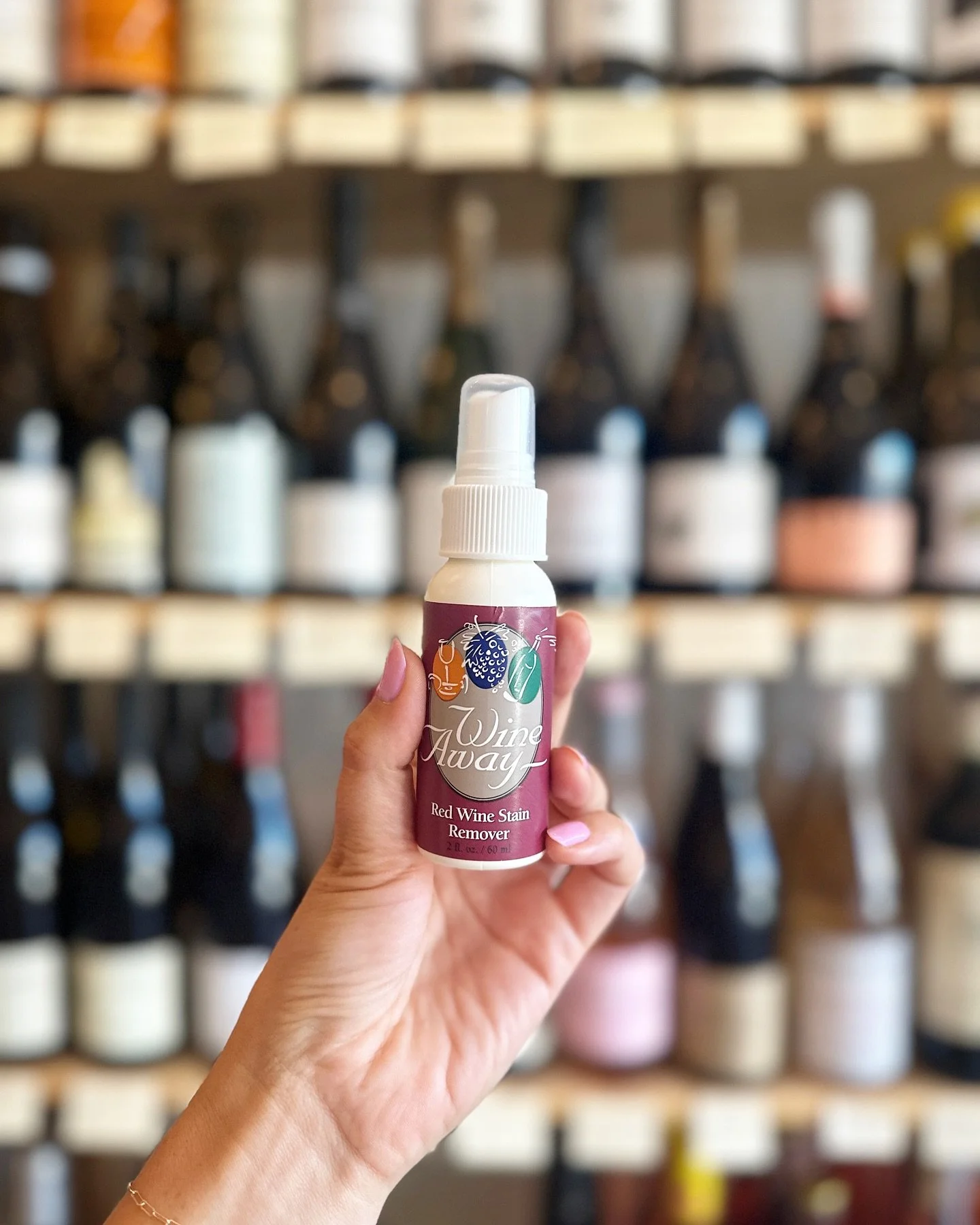 GIVEAWAY ALERT WITH WINE AWAY! 🍷
La Dolce Vigna is so excited to be teaming up with Wine Away (a fellow woman-run business) on a GIVEAWAY!
This magical wine-stain-removing potion has saved quite a few clothing items (and table cloths and carpets a