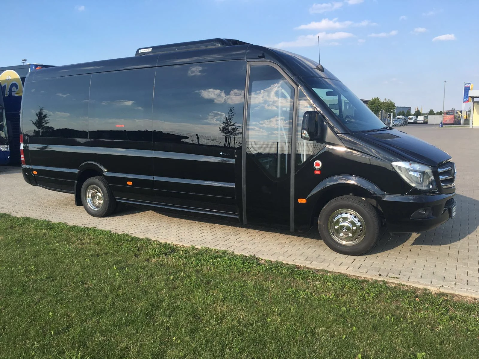 G&P Limousine Black Bus 16.jpeg