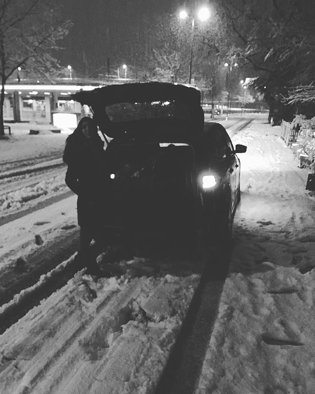 When we got stuck in the snow on our slightly mad roadtrip trip from Bludenz to Torino #roadtrip #rocknrollstyle #bachspace