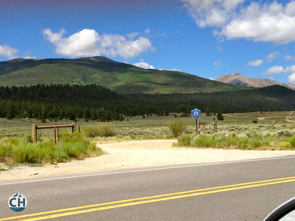 twin lakes trailhead turnoff