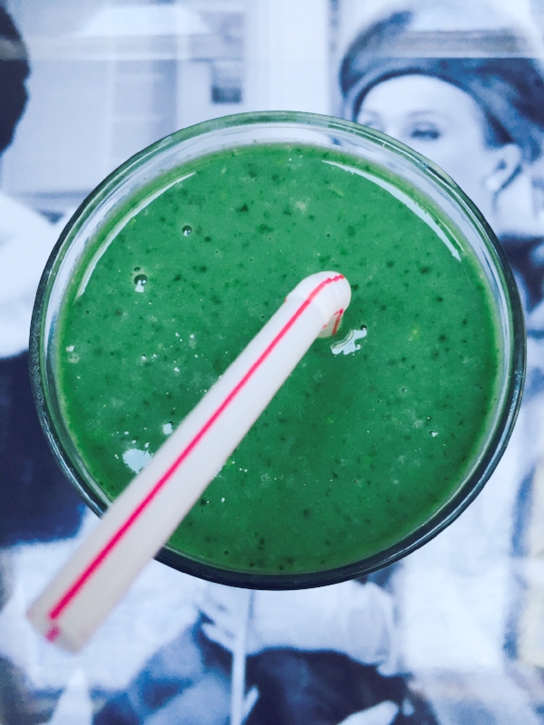 Morning Green Smoothie | samanthalennietherapy.com