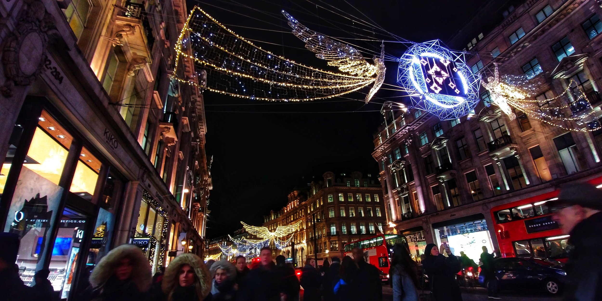 It's nice to soak in the Christmas cheer with all these beautiful lights on the streets, parks, houses, buildings, etc. Back home, Christmas decorations are only confined within malls, purely for capitalistic gains :)