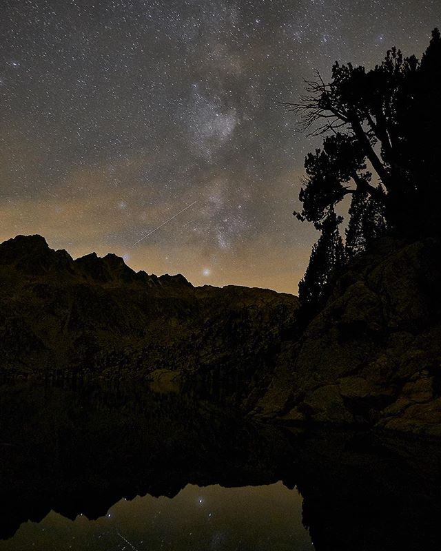 fall hiking in the Catalan pyrenees a 3 days circular route touching the j.m blanc shelter, coll du monasterio and amitges shelter.  #Visitpirineus #lleida&nbsp; #igerscatalunya #catalunyaexperience #responsibletourism #sustainabletourism #pnaiguesto