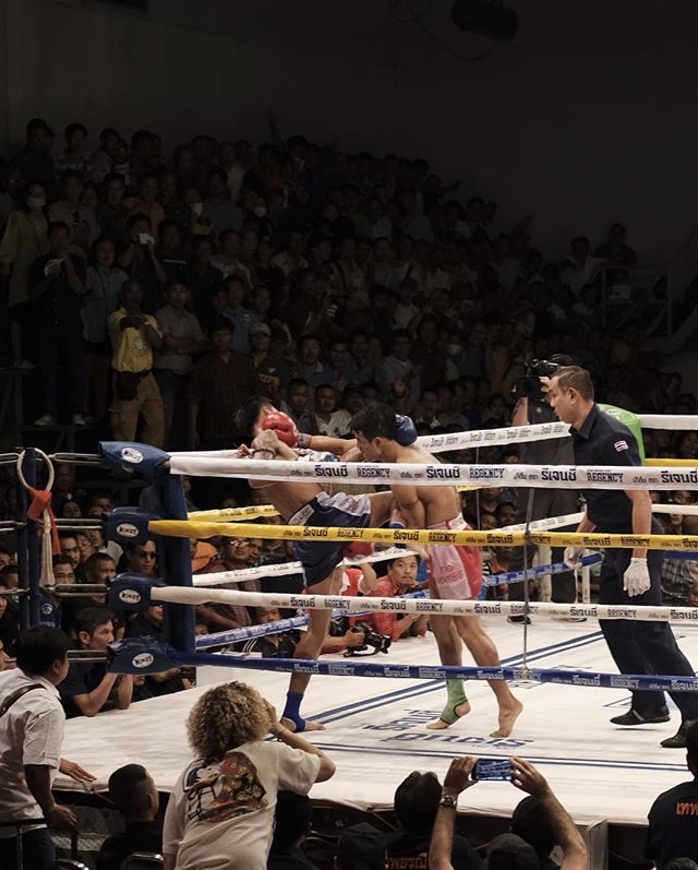 #latergram Muay Thai experience in #bangkok @channel7stadium 👊👊 _______________________________________

#fights #champion #muaythai #kickboxing #training #asia #KO #knockout #headkick #fujifilm_xseries&nbsp;#repostmyfuji&nbsp;#igers&nbsp;#contrast