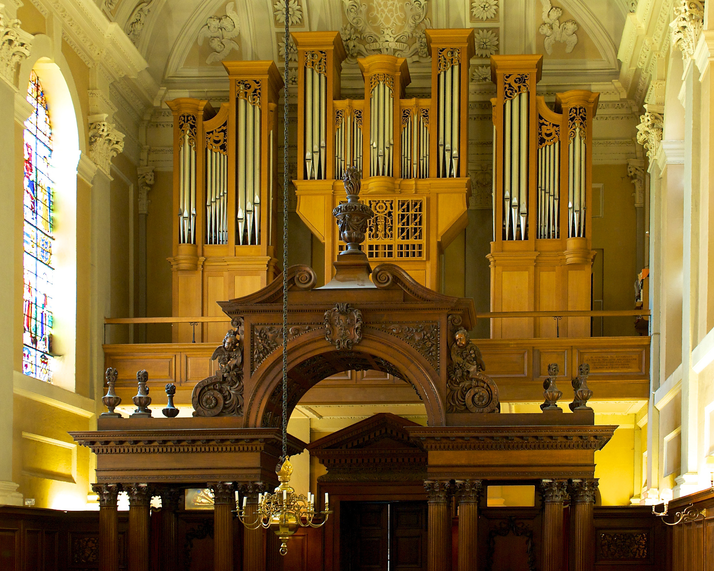 The Organ — Choir of The Queen's College, Oxford