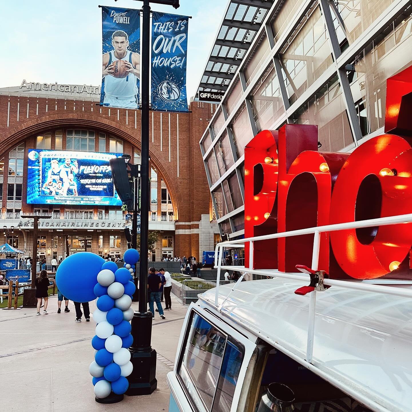 Go Mavs! Glad to be back on the Plaza with The Photo Bus for Fan Appreciation night. 🏀