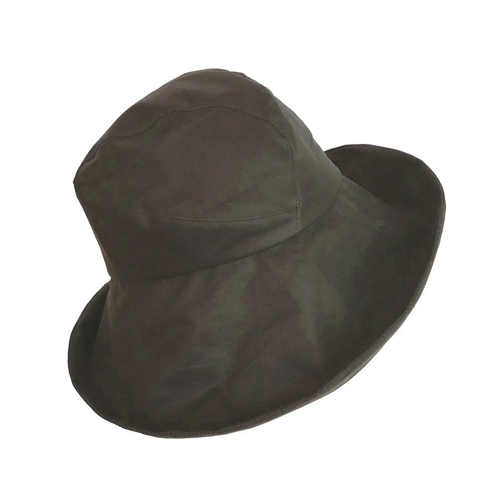 Wide-brimmed rain hat in wax cotton 