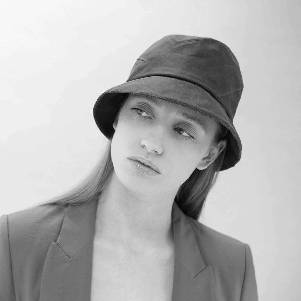 BW-Corinne-Rain-Hat-khaki-wax-cotton-10.jpg