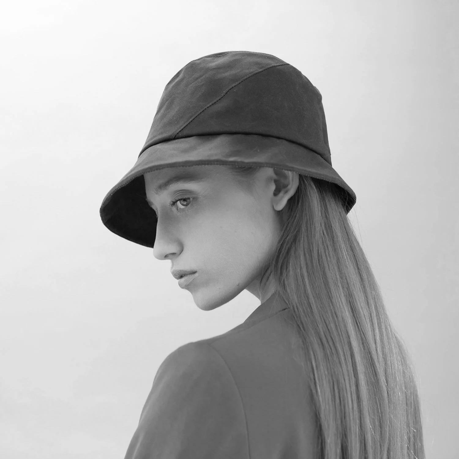 BW-Corinne-Rain-Hat-khaki-wax-cotton-11.jpg