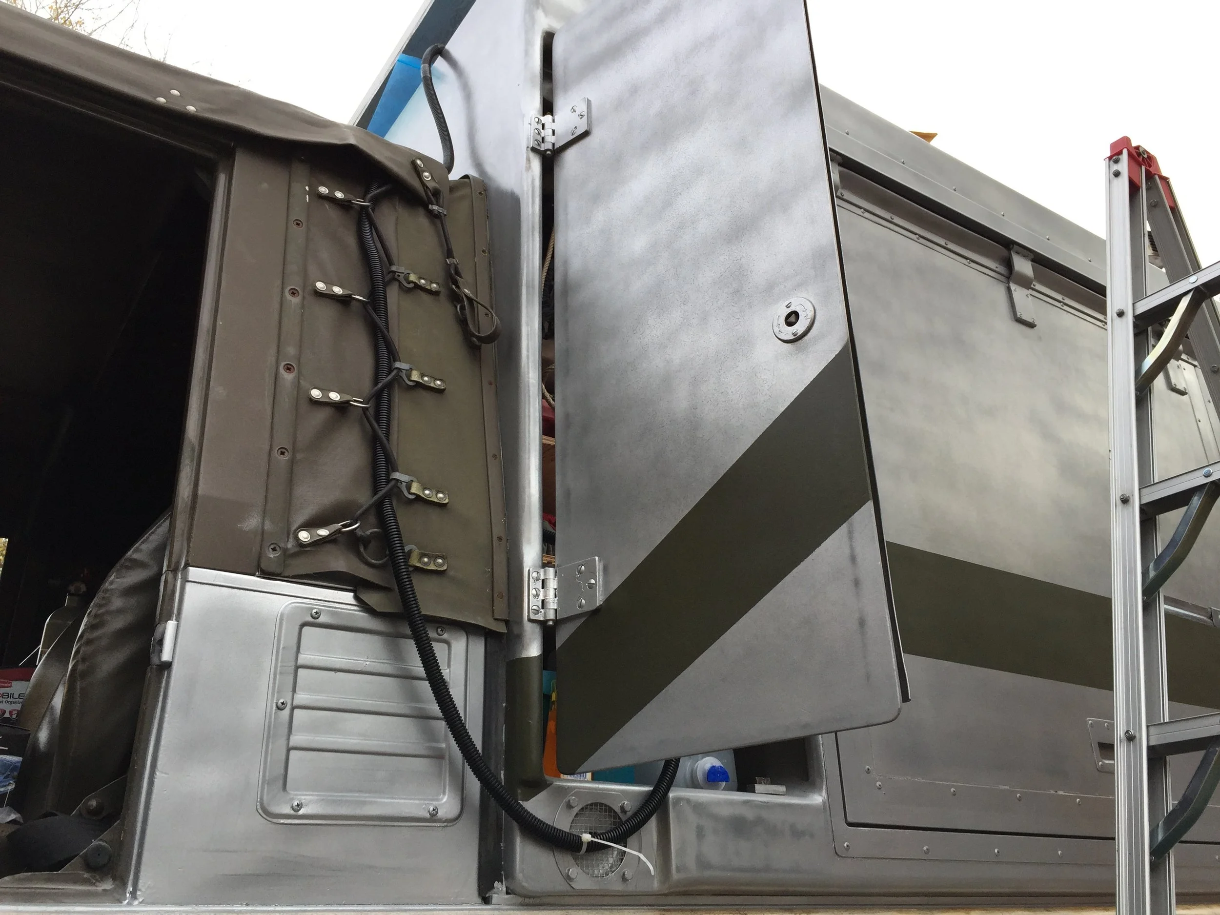 The wiring loom containing the PV cells leads running into the spare tire storage.