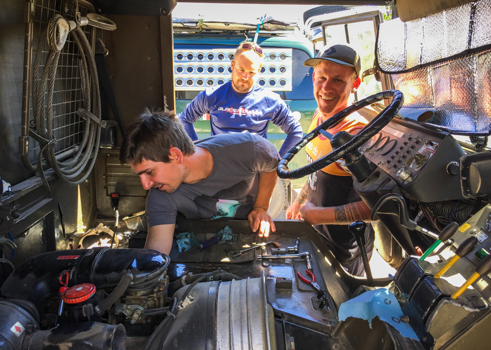 I took the time to check the valves while parked - i like to do it at every oil change - and while I was at it I taught some other travelers how to use a feeler gauge.