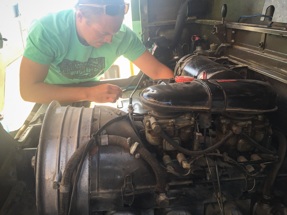 Replacing the fuel filter in Guerror negro the next day.