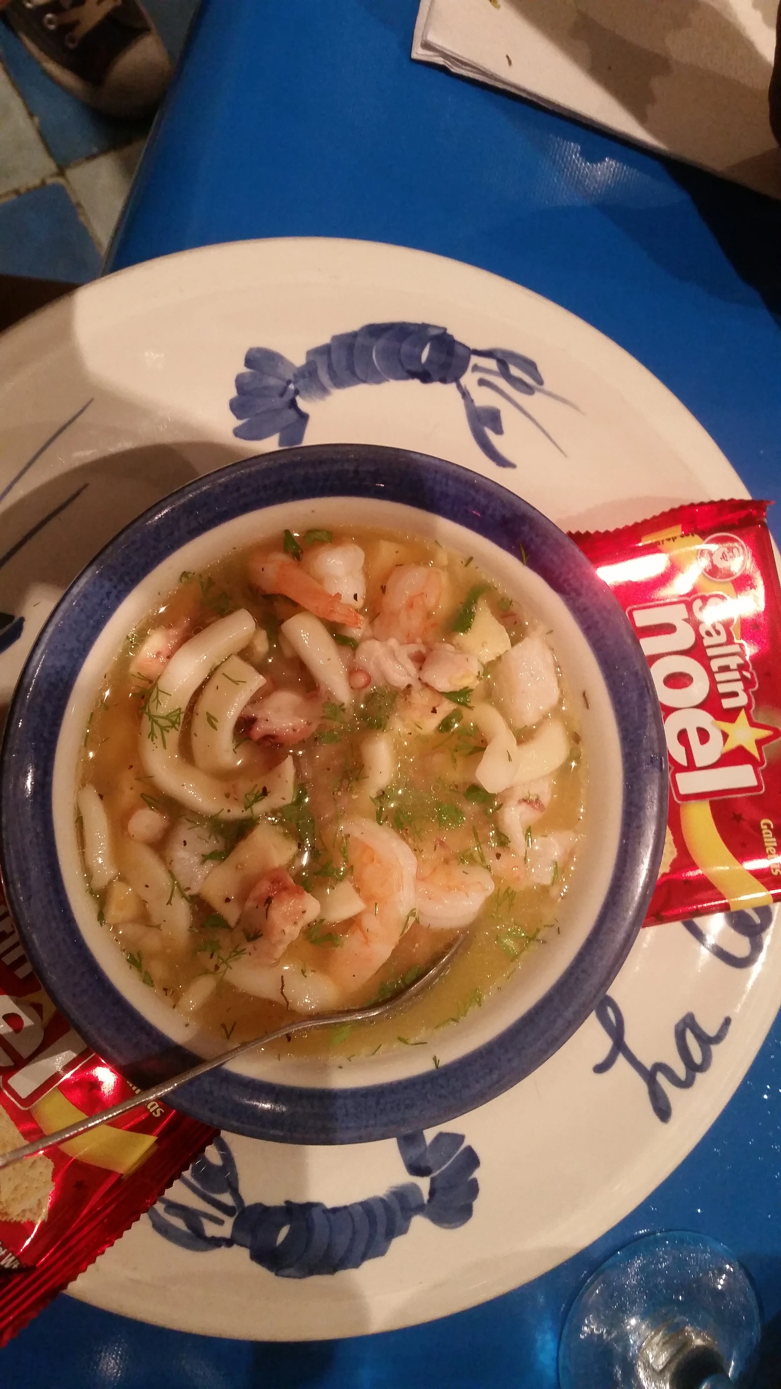 LOOK AT ALL THOSE CHUNKS OF SEAFOOD. OH BABYYY