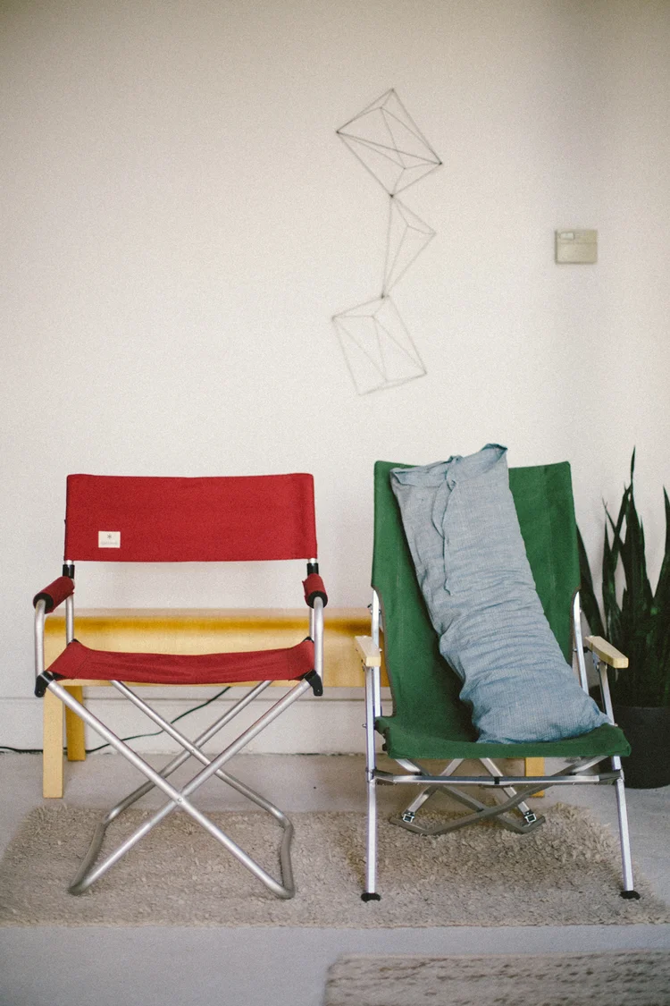 redgreenchair.jpg
