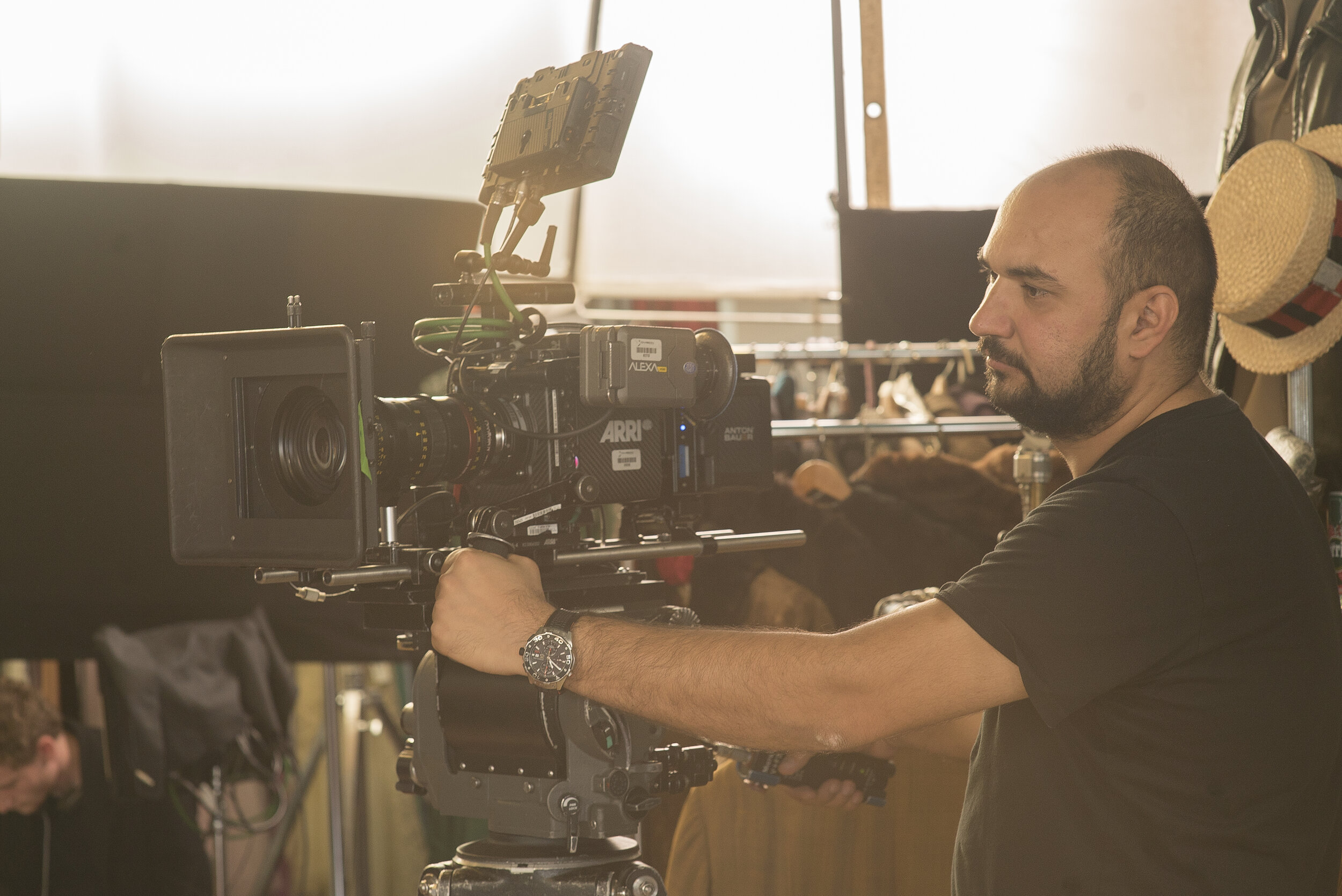  Cinematographer Alex Salahi on set Amir Naderi’s  Magic Lantern  