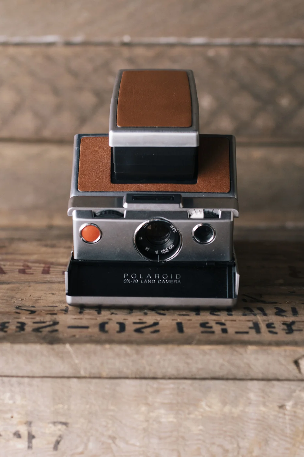 POLAROID SX-70 LAND CAMERA — Velour