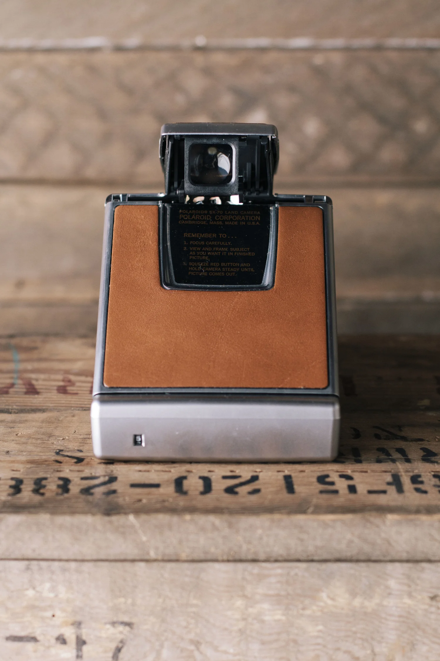 POLAROID SX-70 LAND CAMERA — Velour