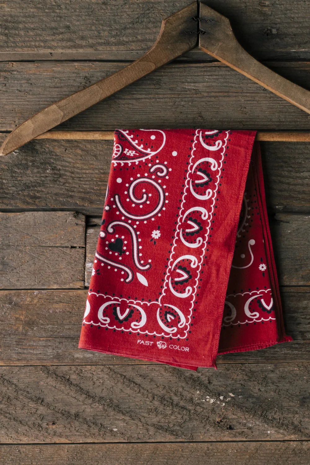 RED TRUNK DOWN BANDANA — Velour
