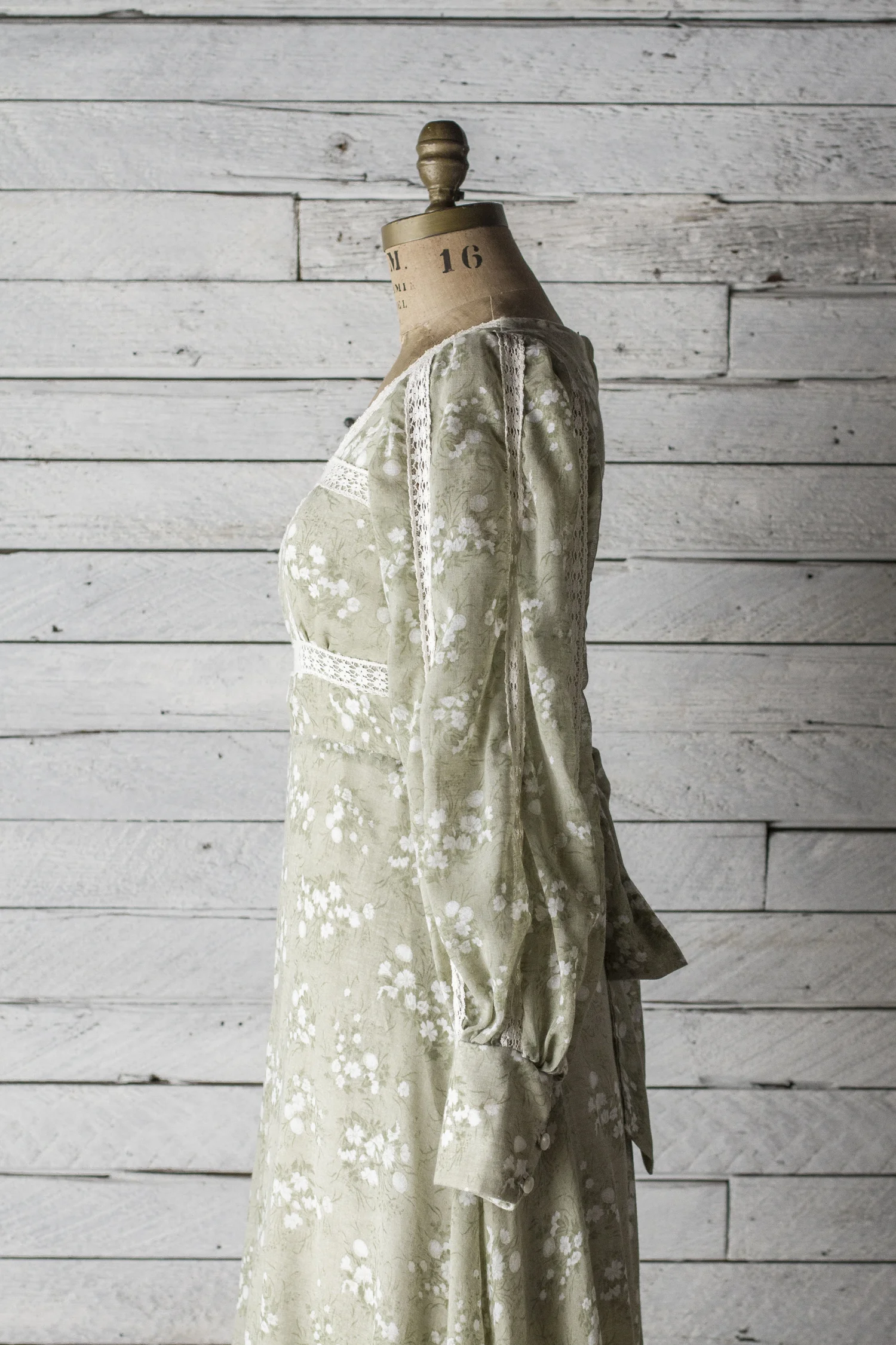 green emerald velvet dress 70s Gunne Sax Midi Dress – Luxie Vintage main image 0