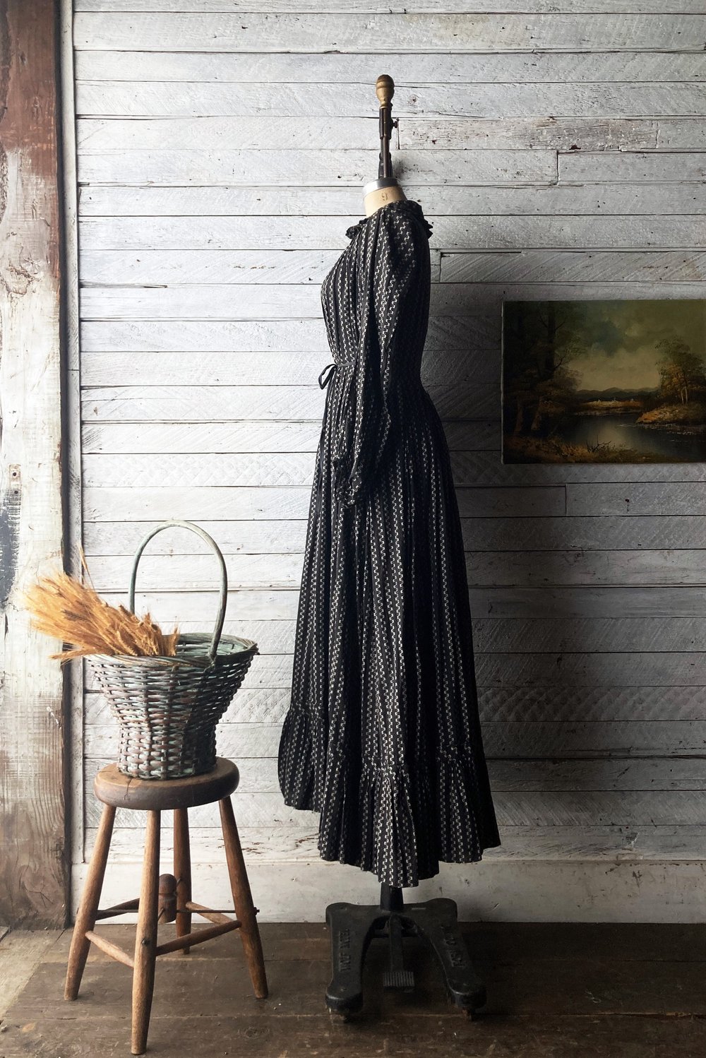 ANTIQUE CALICO WRAPPER DRESS  Velour