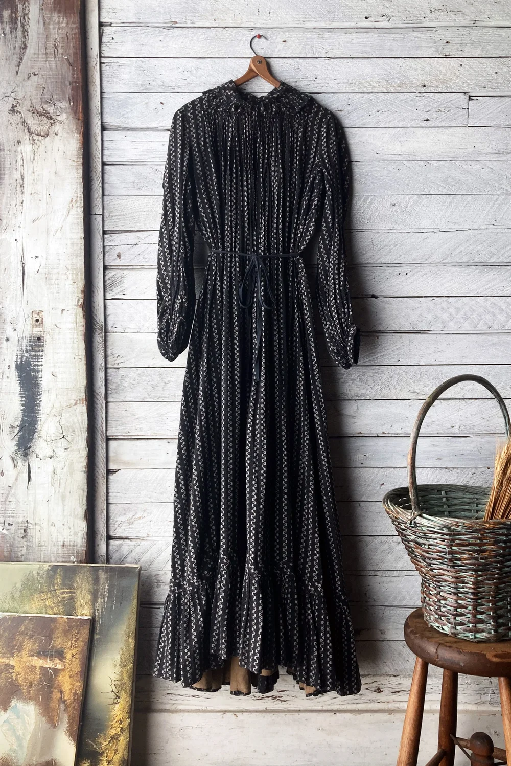 ANTIQUE CALICO WRAPPER DRESS  Velour