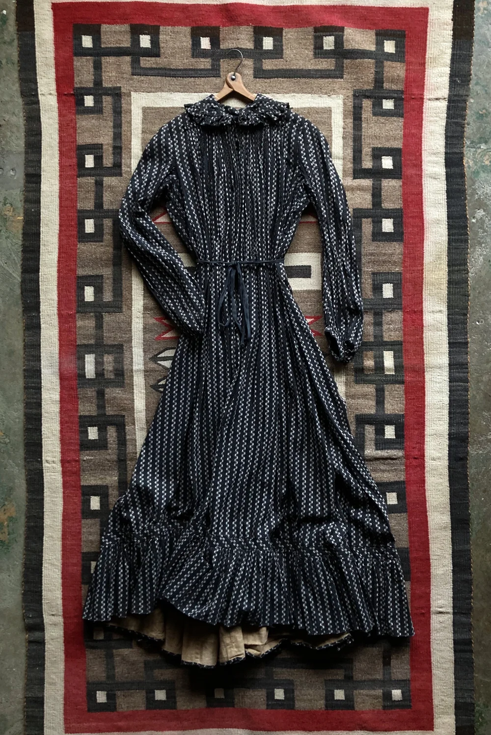 ANTIQUE CALICO WRAPPER DRESS  Velour