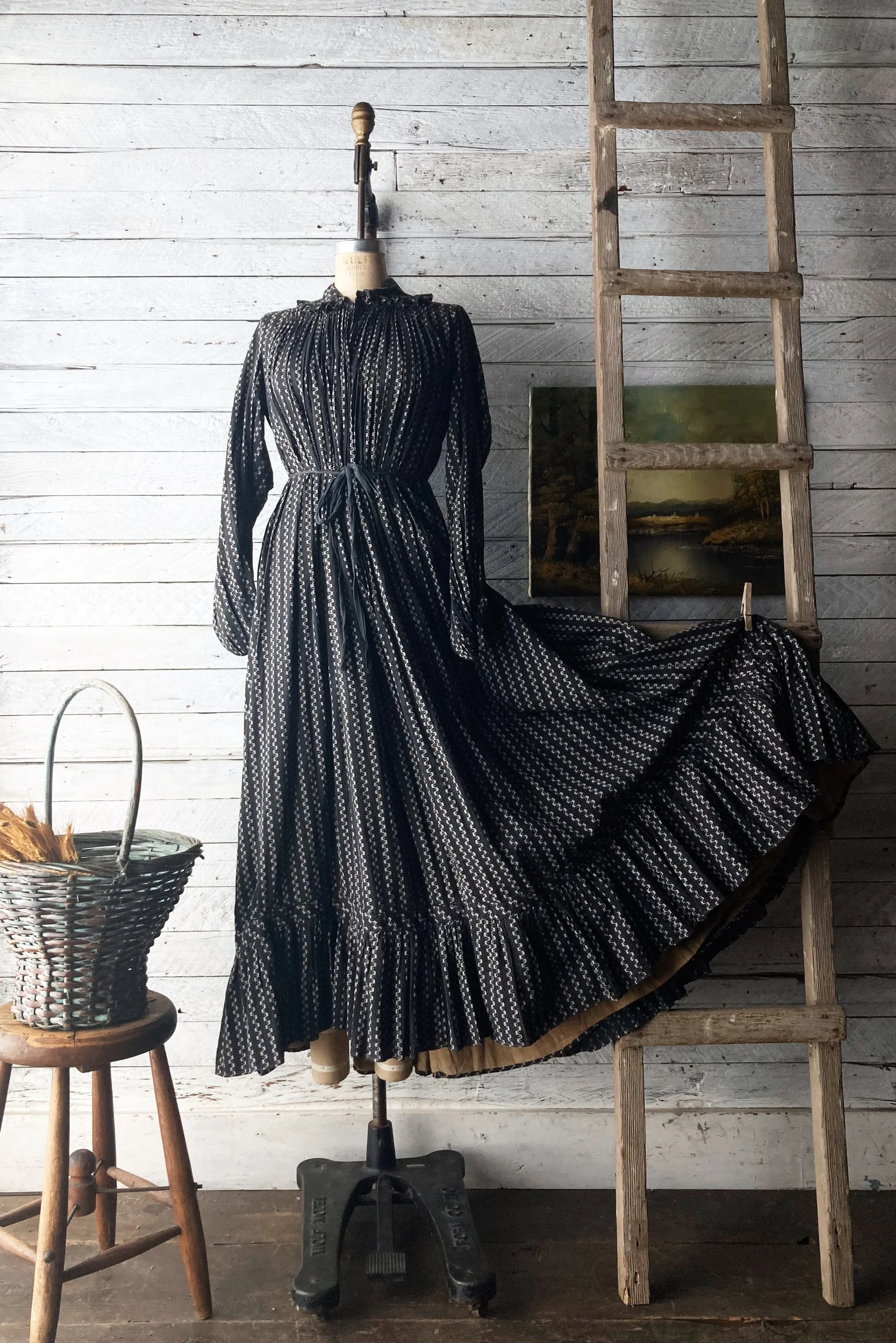 ANTIQUE CALICO WRAPPER DRESS — Velour