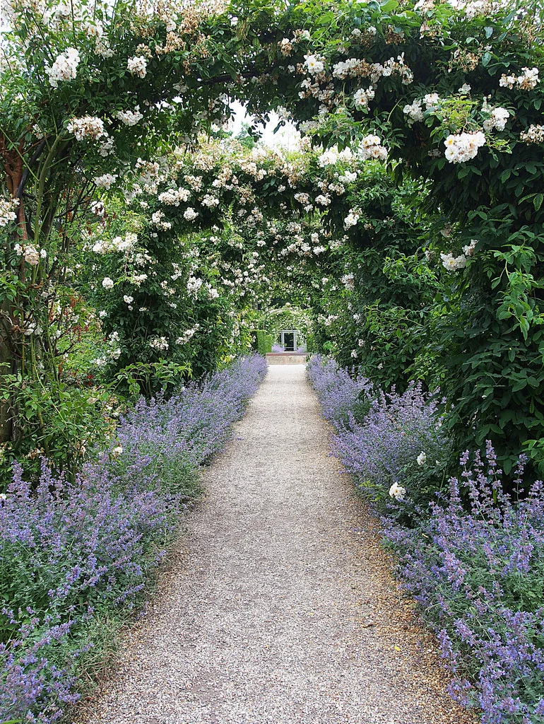 allthingseurope : Egeskov Castle, Denmark (by hunbille )