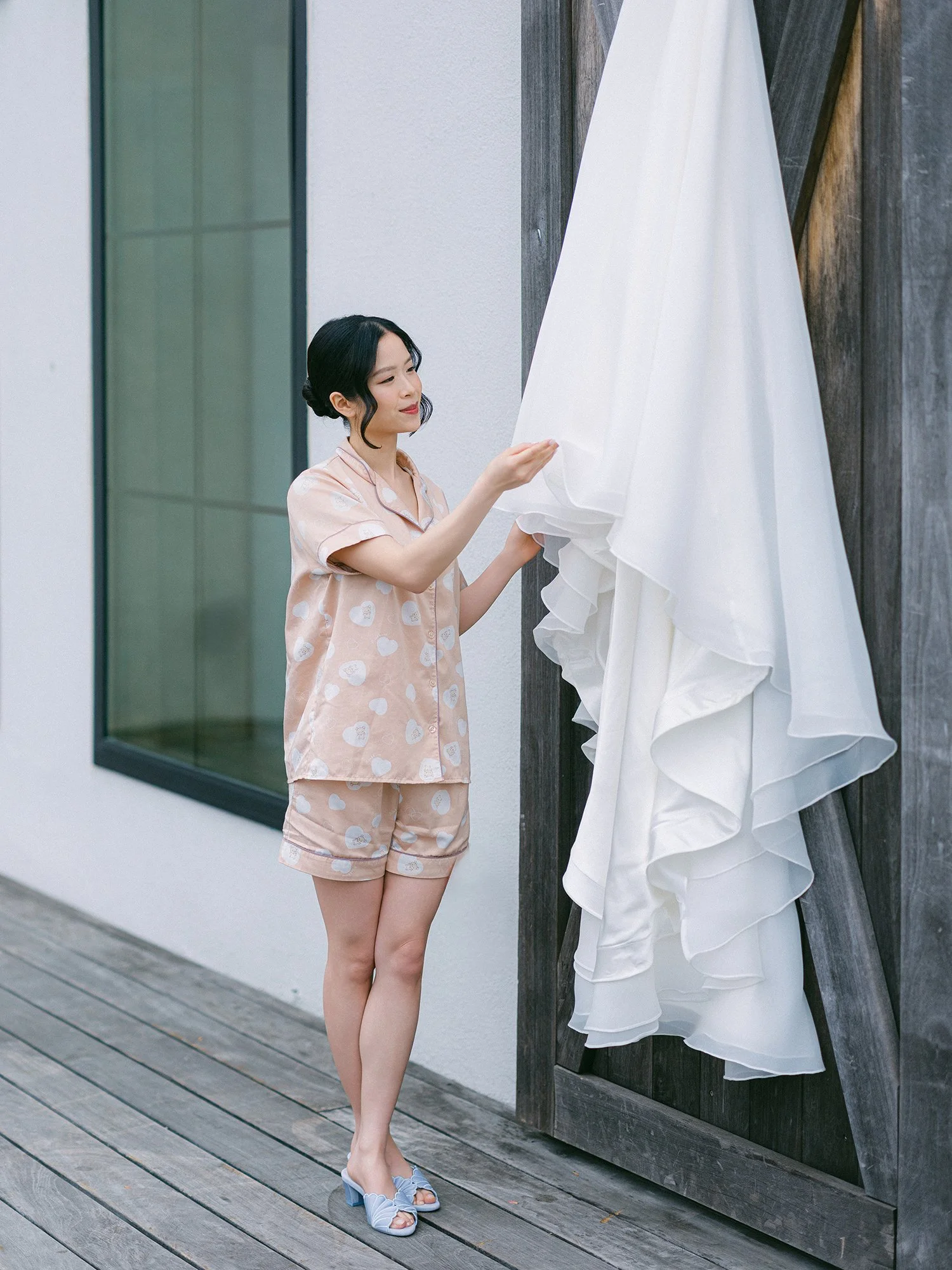 Bride getting ready for wedding at Renault Winery by Haseok Chung Studio