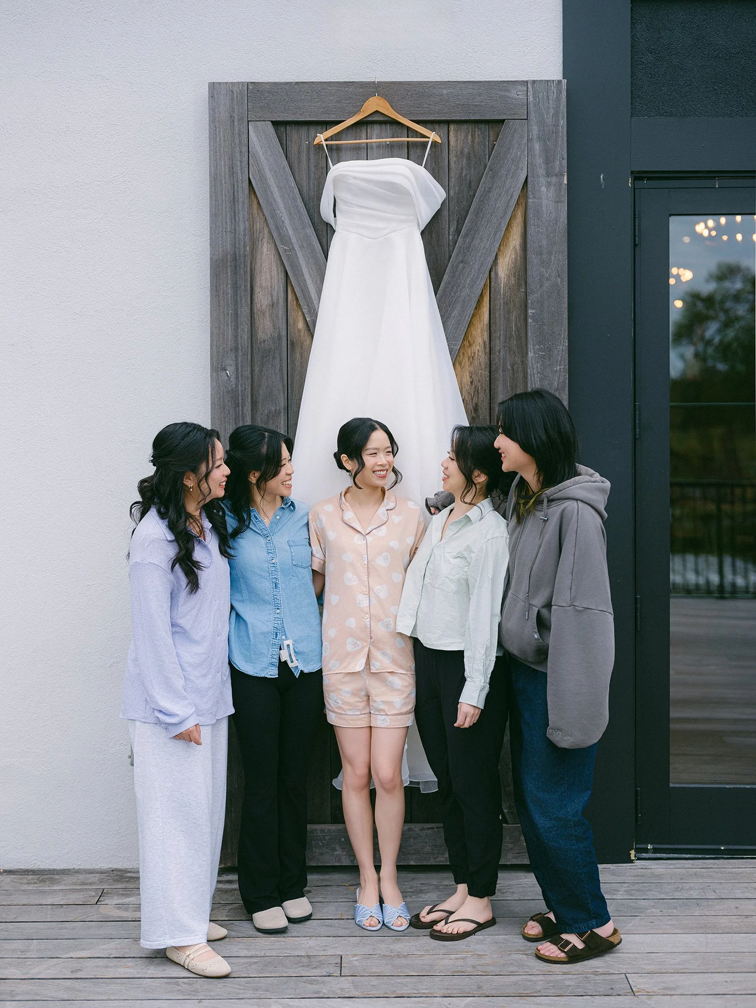 Bride getting ready for wedding at Renault Winery by Haseok Chung Studio