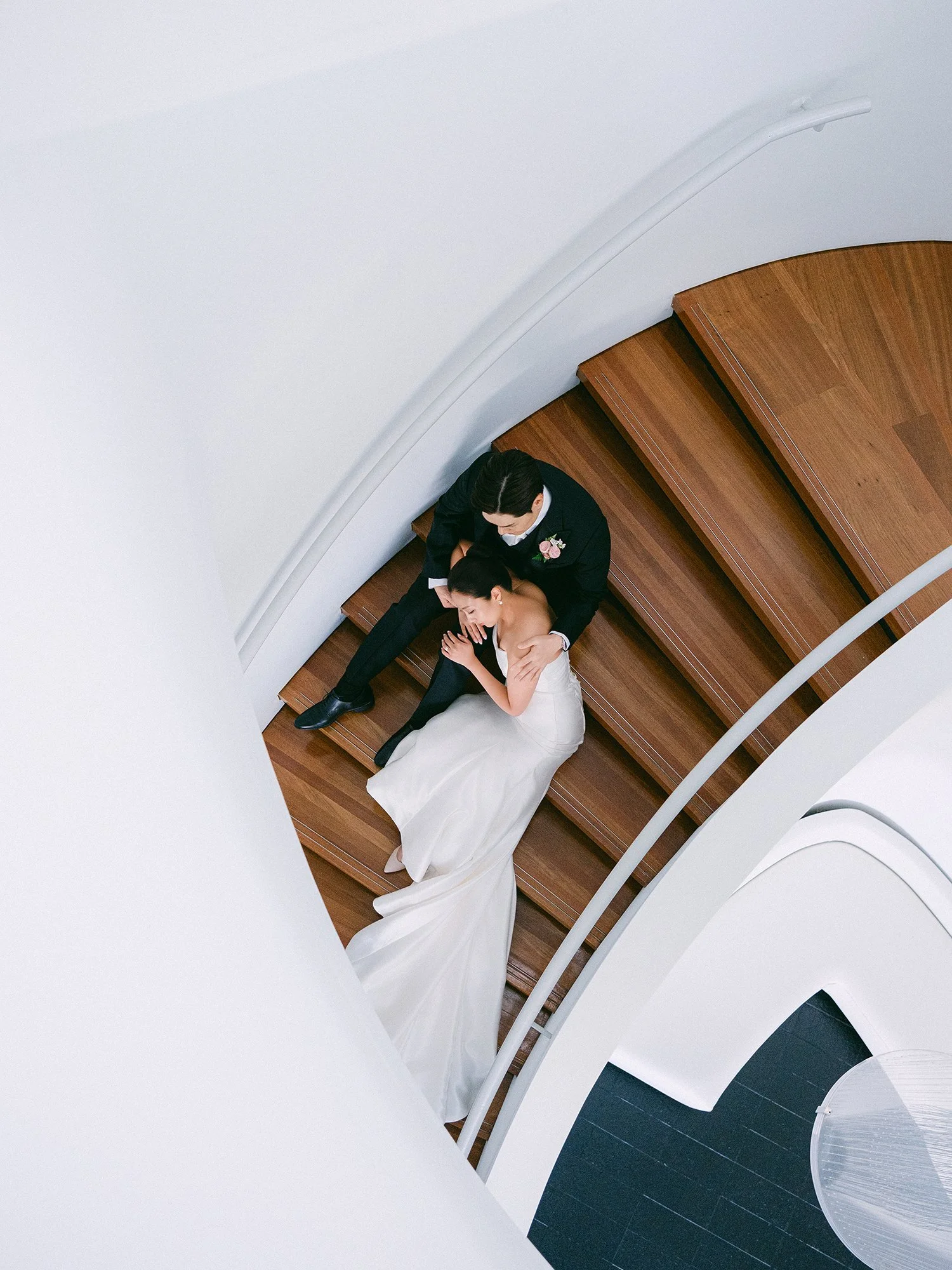 Wedding portrait of Jennifer and Andy at Maritime Parc NJ with the sunny Manhattan skyline in the background by Haseok Chung Studio.