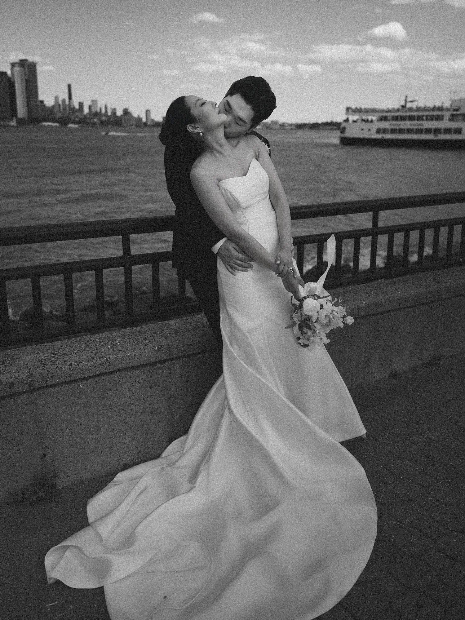 Wedding portrait of Jennifer and Andy at Maritime Parc NJ with the sunny Manhattan skyline in the background by Haseok Chung Studio.