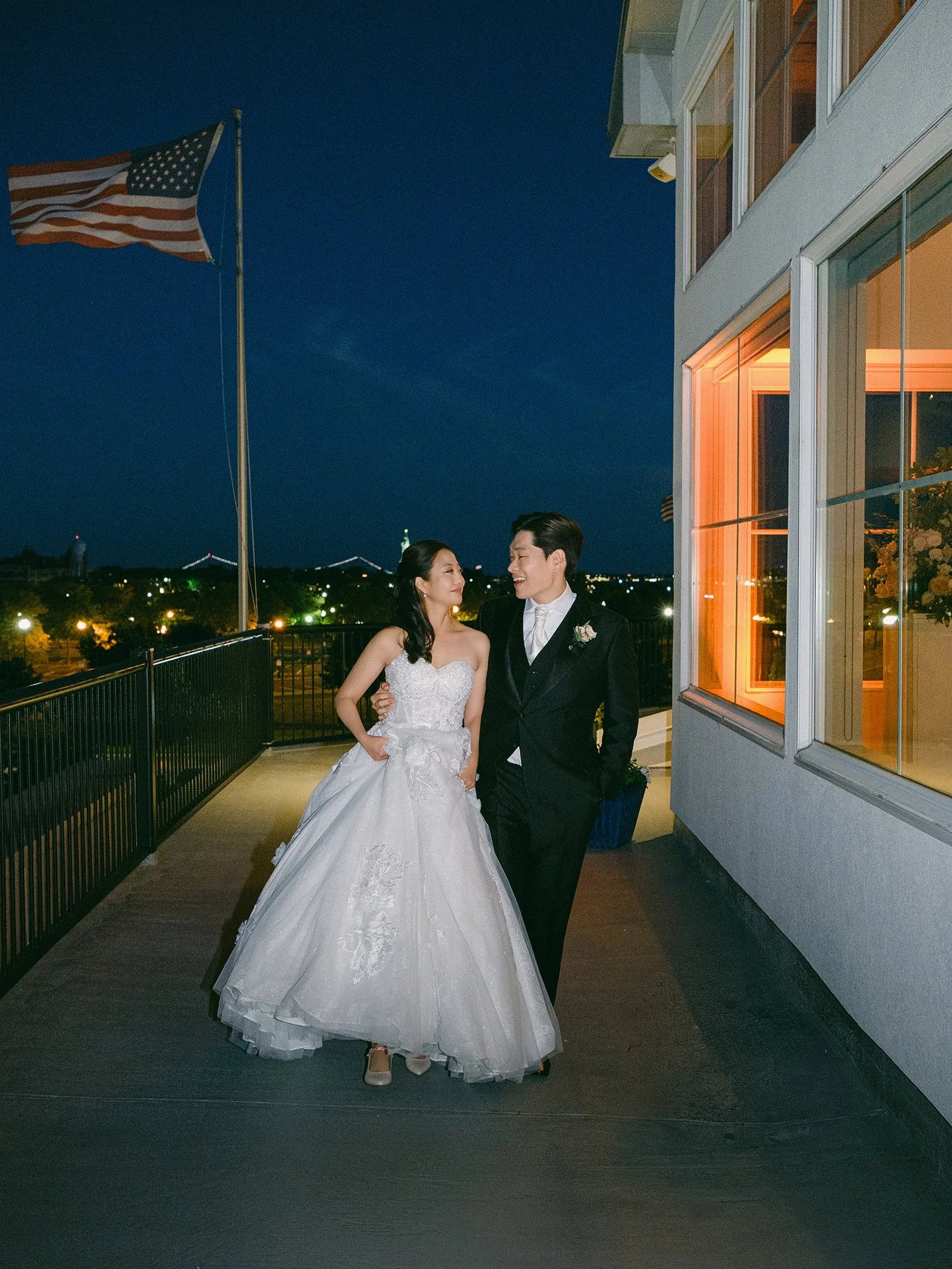 Wedding portrait of Jennifer and Andy at Maritime Parc NJ with the sunny Manhattan skyline in the background by Haseok Chung Studio.