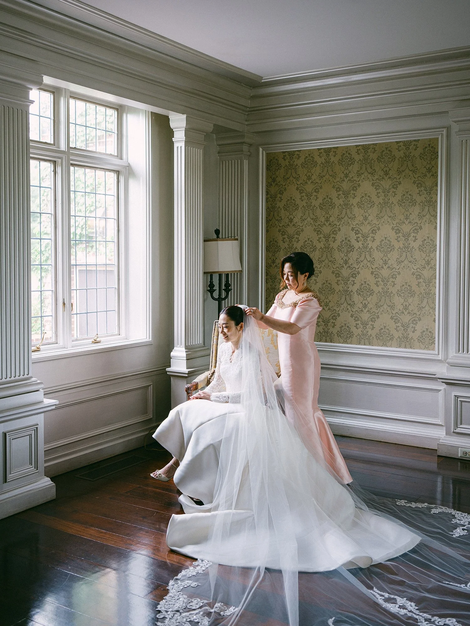 Wedding portrait of Amanda and Michael smiling in front of the historic mansion at Hamilton Farm Golf Club by Haseok Chung Studio.