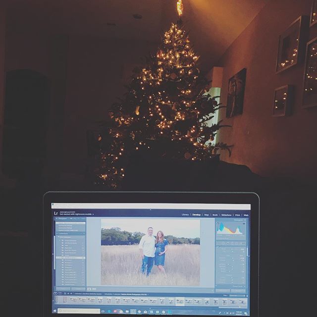 Editing photos early in the morning with my Christmas tree lighting up the room, is an awesome morning in the &ldquo;office&rdquo; ☺️🎄#ilovechristmas
