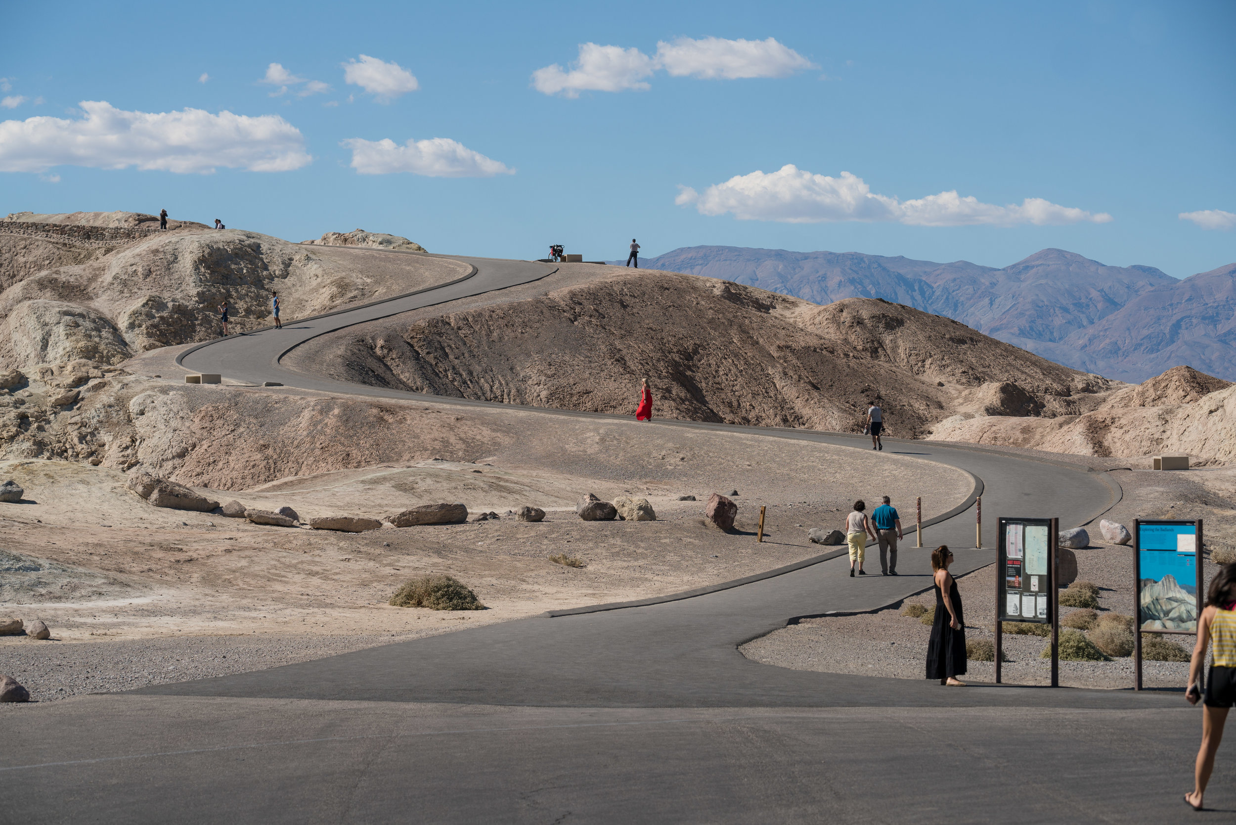 Death-Valley-national-park-path