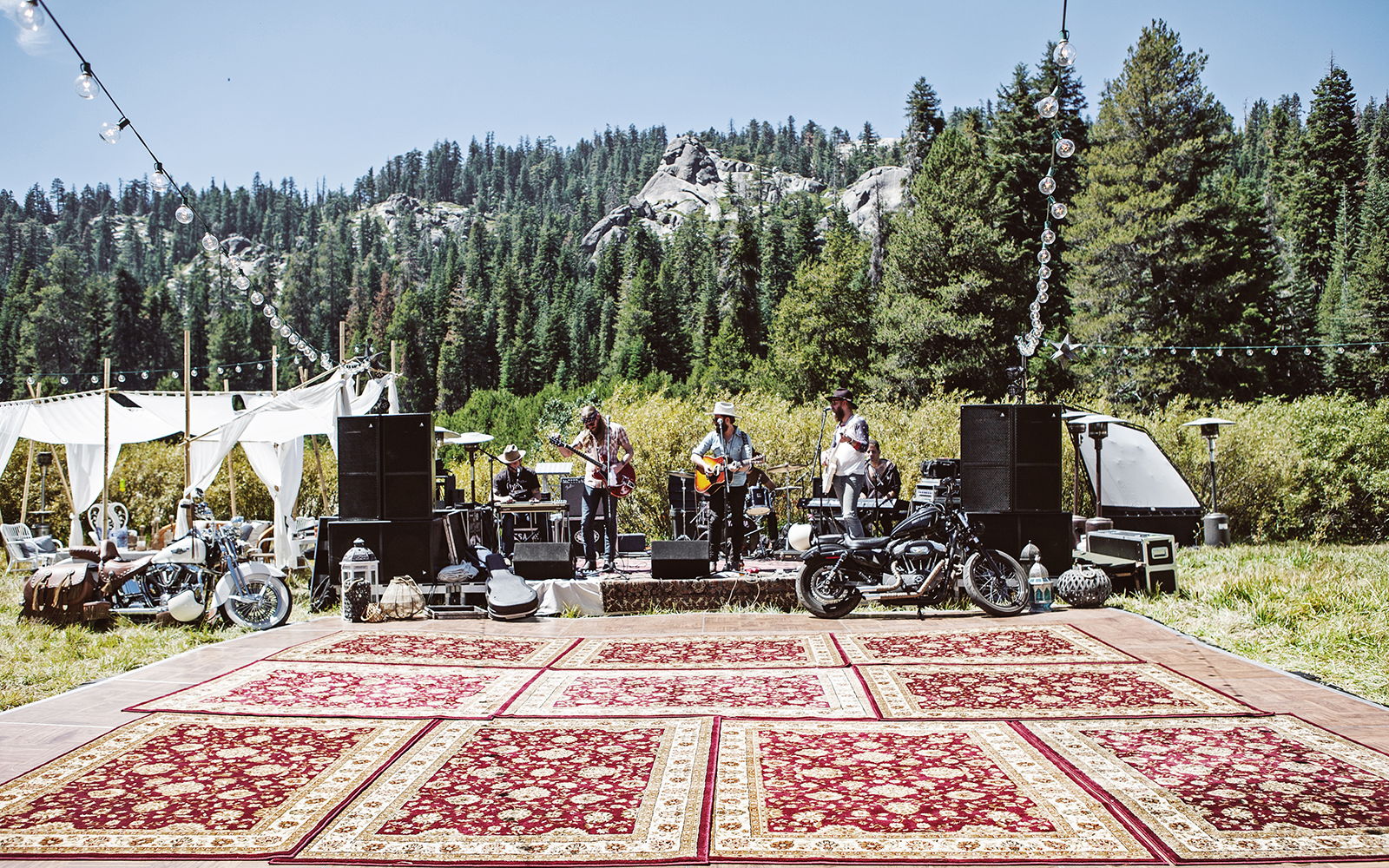 Photo: Noa Azoulay / www.featherlove.com / @featherlovephoto