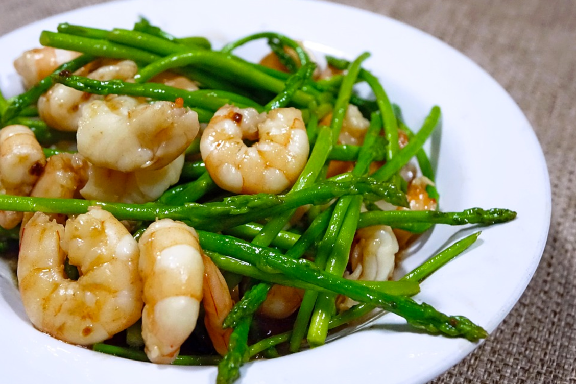 A healthy dinner can help your brain function more efficiently.