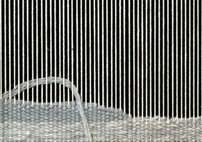 Bottom stripe of Blend A. Weaving the low hill out of solid gray. Note parallel wefts of solid gray in shed.