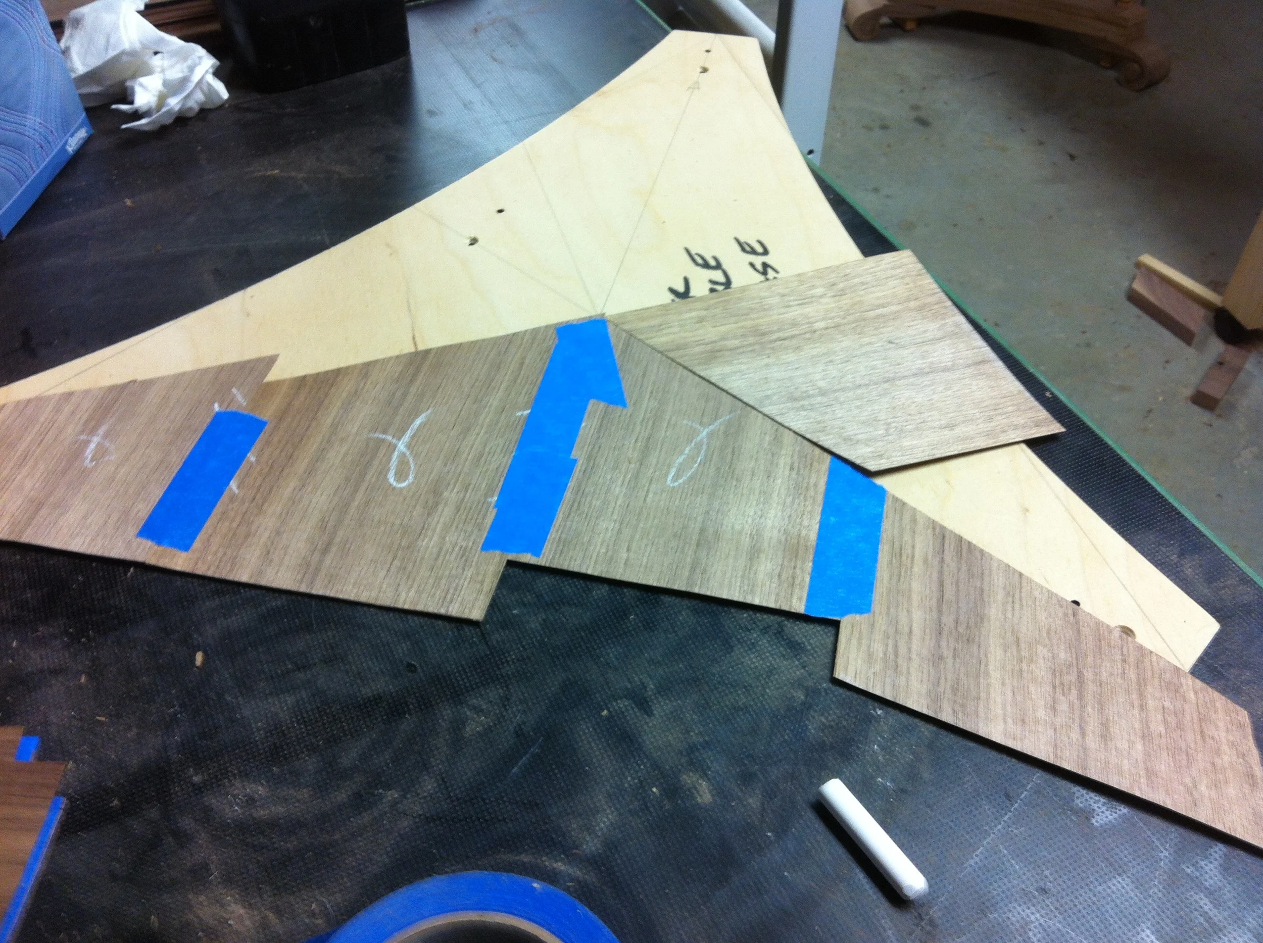 Veneer layout for center table base