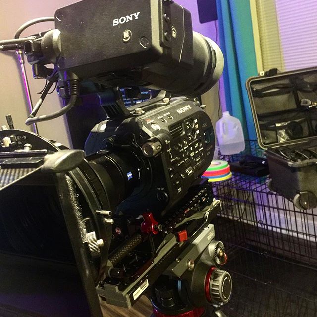 Getting ready to play with the Sony FS7 II  for a little bit from @lensprotogo #sony #sonyfs7 #zeiss #zacuto @sony @zacuto @zeisscameralenses