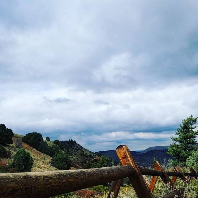 Photo break @ Red Rocks Park on a hike #Clouds #sky #sonya7sii #mountains #denver #colorado #nature #beauty #milehighcity @sonyprousa @sonyalphagear #redrocks @redrocksamphitheater #photography #insaanza @insaanzamedia #insaanzamedia #randallricardo 