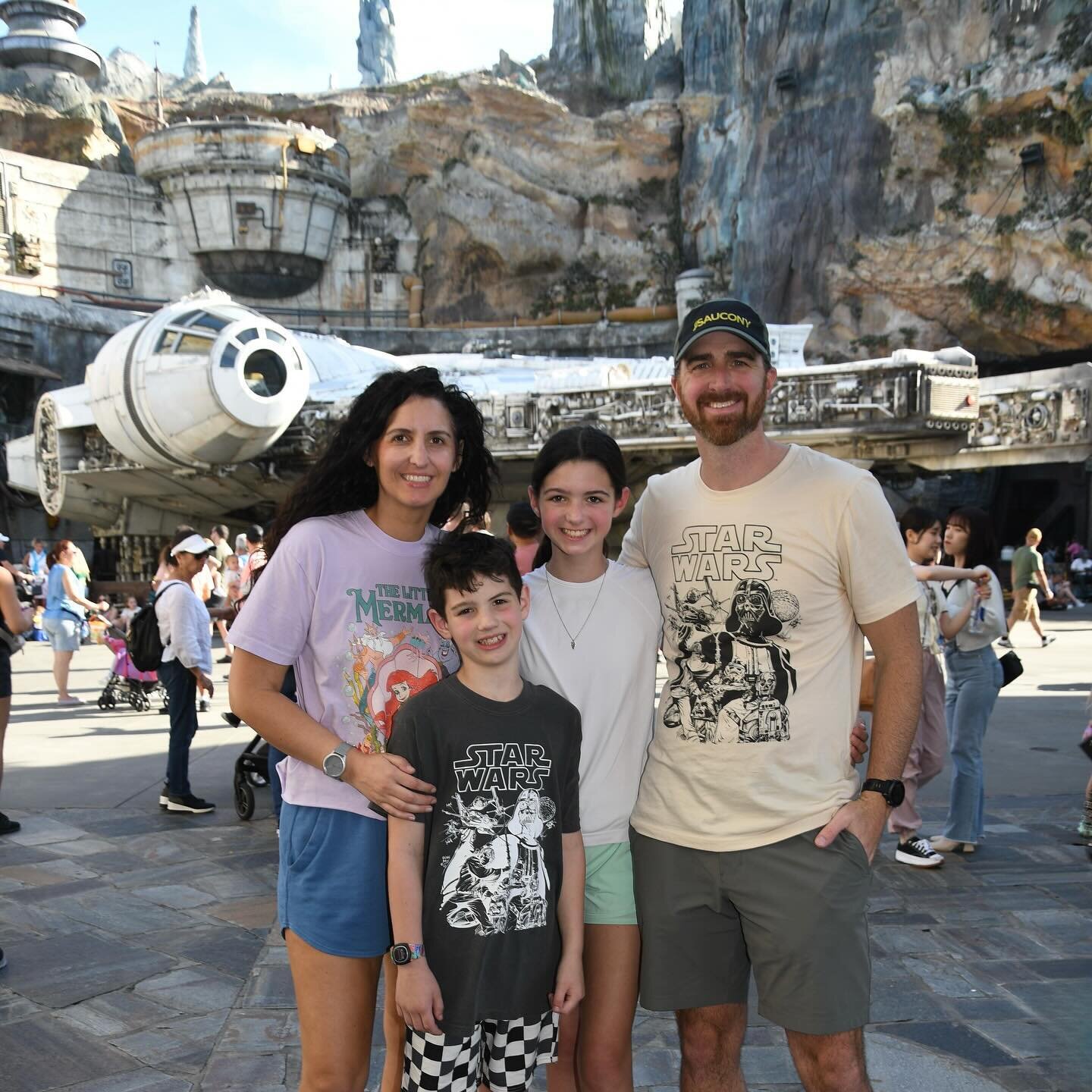 Disney day 2 🐭 Hollywood Studios has always been my favorite park! i think it has the best rides and shows, and i was so excited to experience it with my kids. we especially loved the skyliner access from our resort (Art of Animation). Finch and @wo