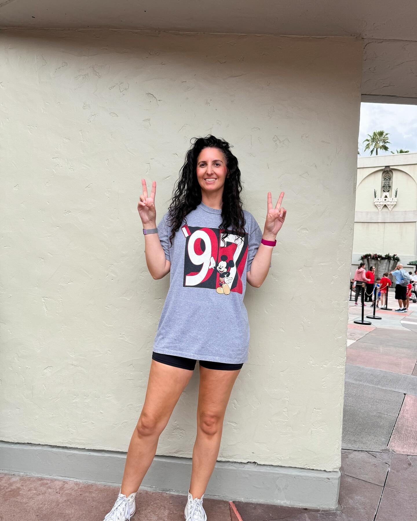 hi, my name is Kelsey and i have the post-Disney blues. 5 days wasn&rsquo;t enough &hellip; i need one more day at Magic Kingdom 😉 the worst ride at Disney is the ride home.

p.s. i bought this shirt on my first trip to Disney when i was 13 👌🏻 swi