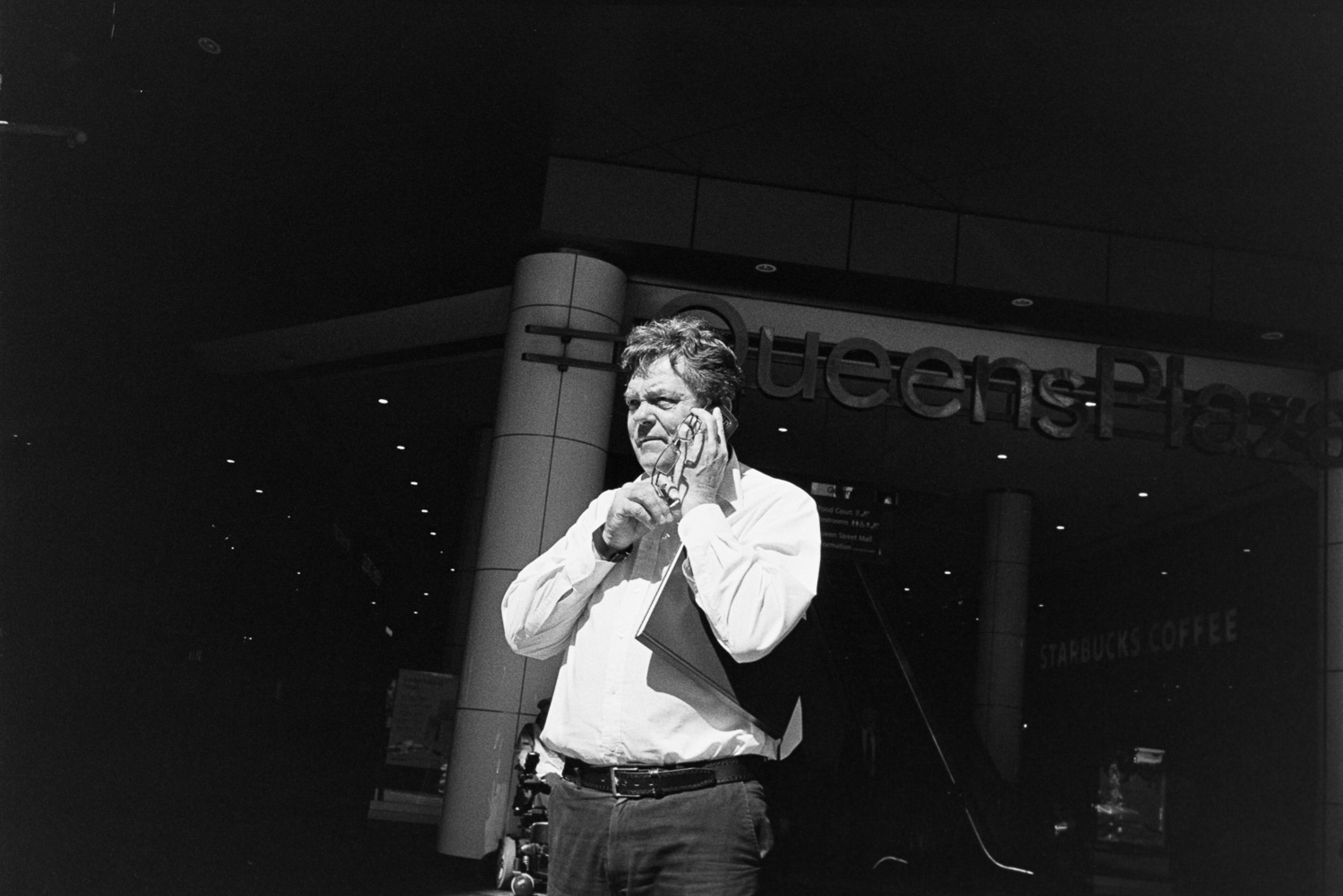 20170412 - Roll 128 - 016-Nick-Bedford,-Photographer-Black and White, Brisbane, Film, Kodak Tri-X 400, Leica M7, Rodinal, Street Photography, Voigtlander 35mm F1.7 Ultron Asph.jpg